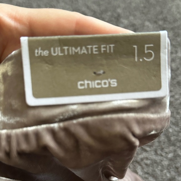 Chico's The Ultimate Fit Sequin/Crushed Velvet Pull on pants size 1.5 - Picture 10 of 11